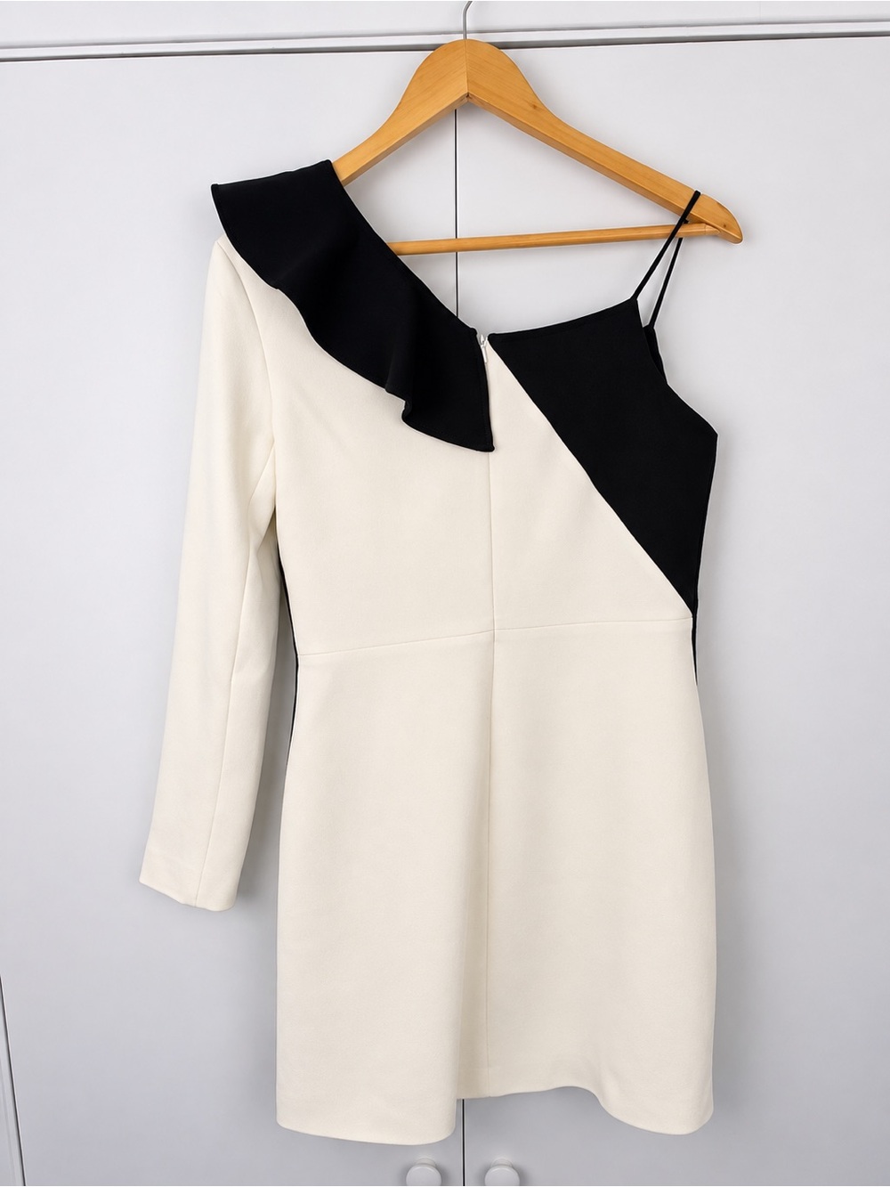 David Koma Black & White Asymmetrical Ruffle Dress - Picture 3 of 9